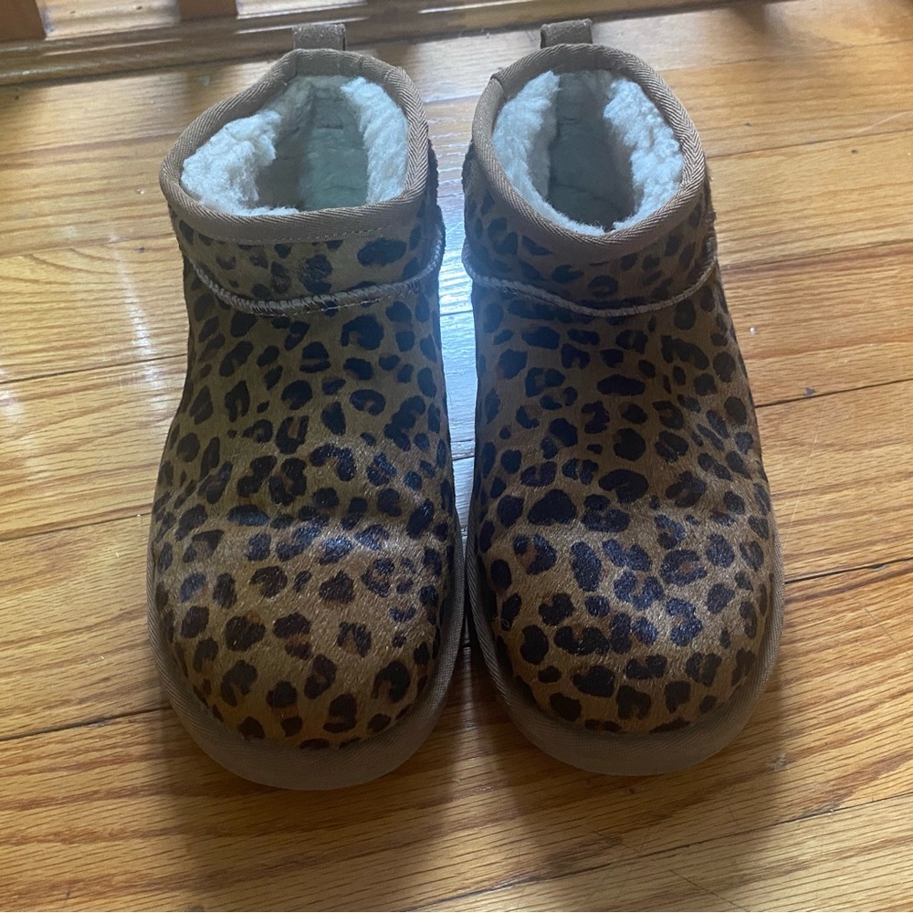 UGG Slightly Worn Size 8 Woman’s